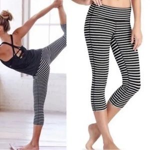 DONATING 1/31/24! Athleta Chaturanga Capri Leggings